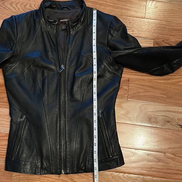 Danier leather jacket - Picture 5 of 7